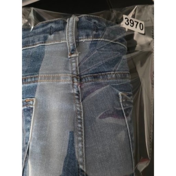 Judy Blue Jeans Women's Size 15/32 Capri Fit Distressed Blue Denim Casual Work - Picture 10 of 10